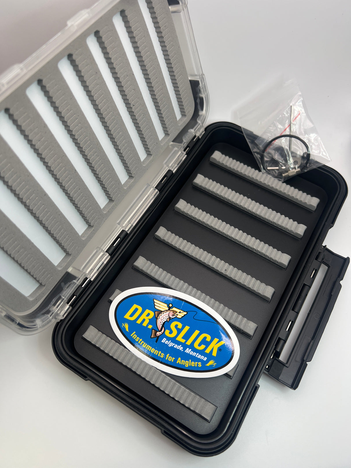 Dr. Slick Gift Set - Nipper, Reel & CMS5CFBK 5" Crossfire Mitten Scissor Clamp in Large Fly Box Fly Fishing Accessories