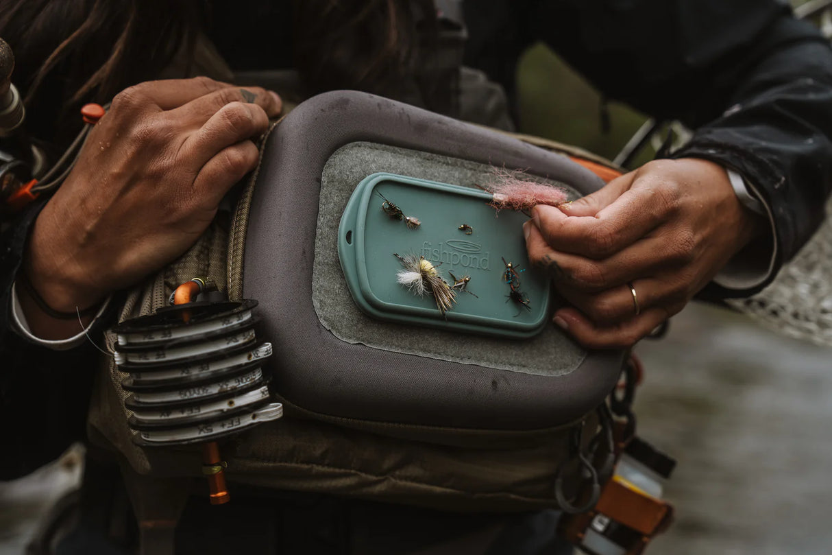 Fishpond Tacky Grande Fly Dock- MagPad Fly Box