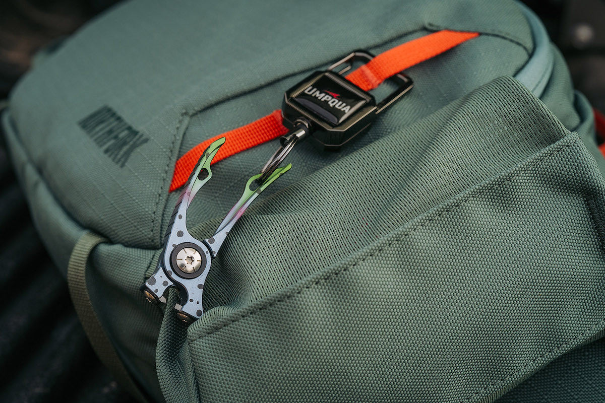 Umpqua Riverrun Combo Retractor/Nipper Artist Series Fly Fishing Accessories