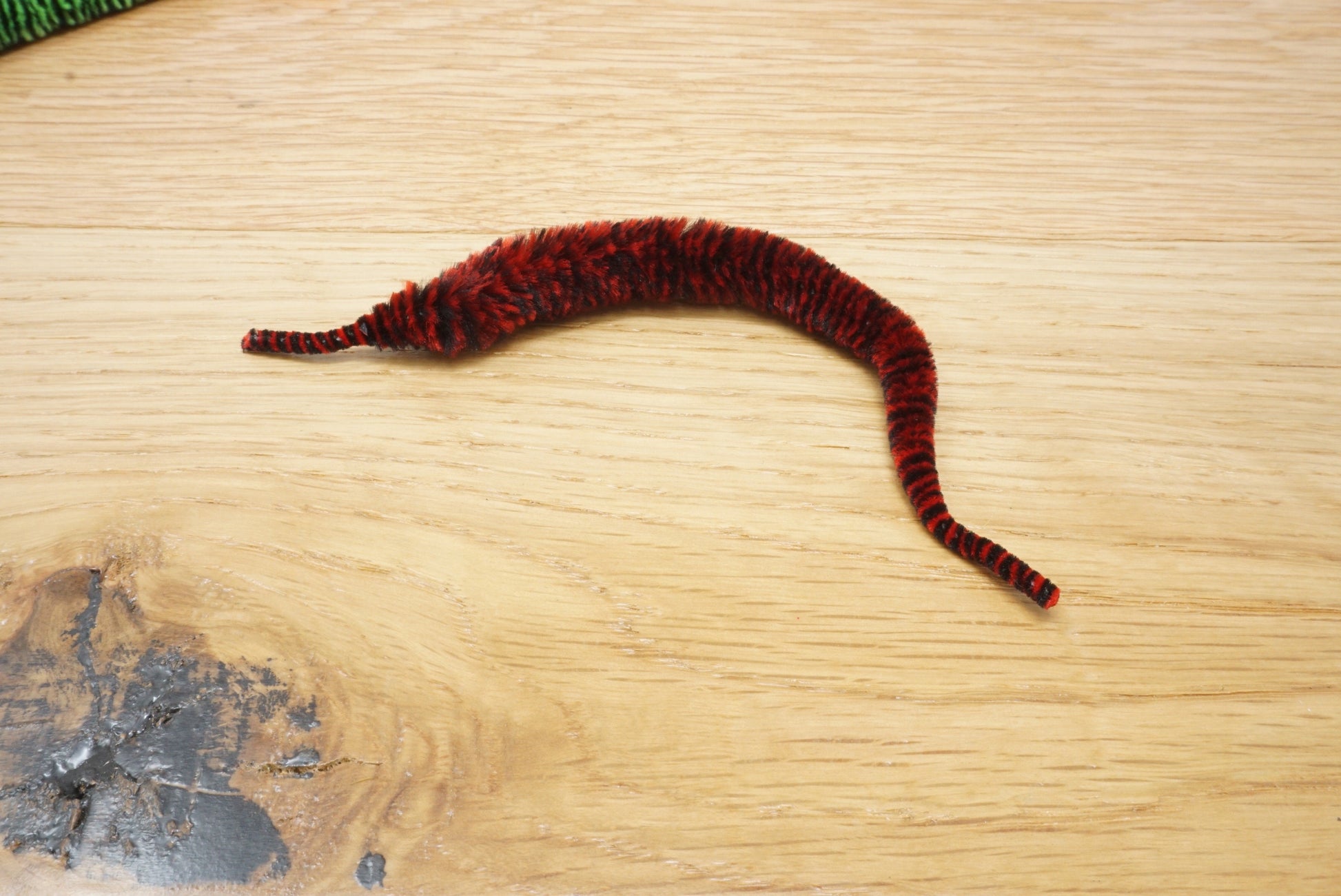 Mangums Variegated Tails Black/Red