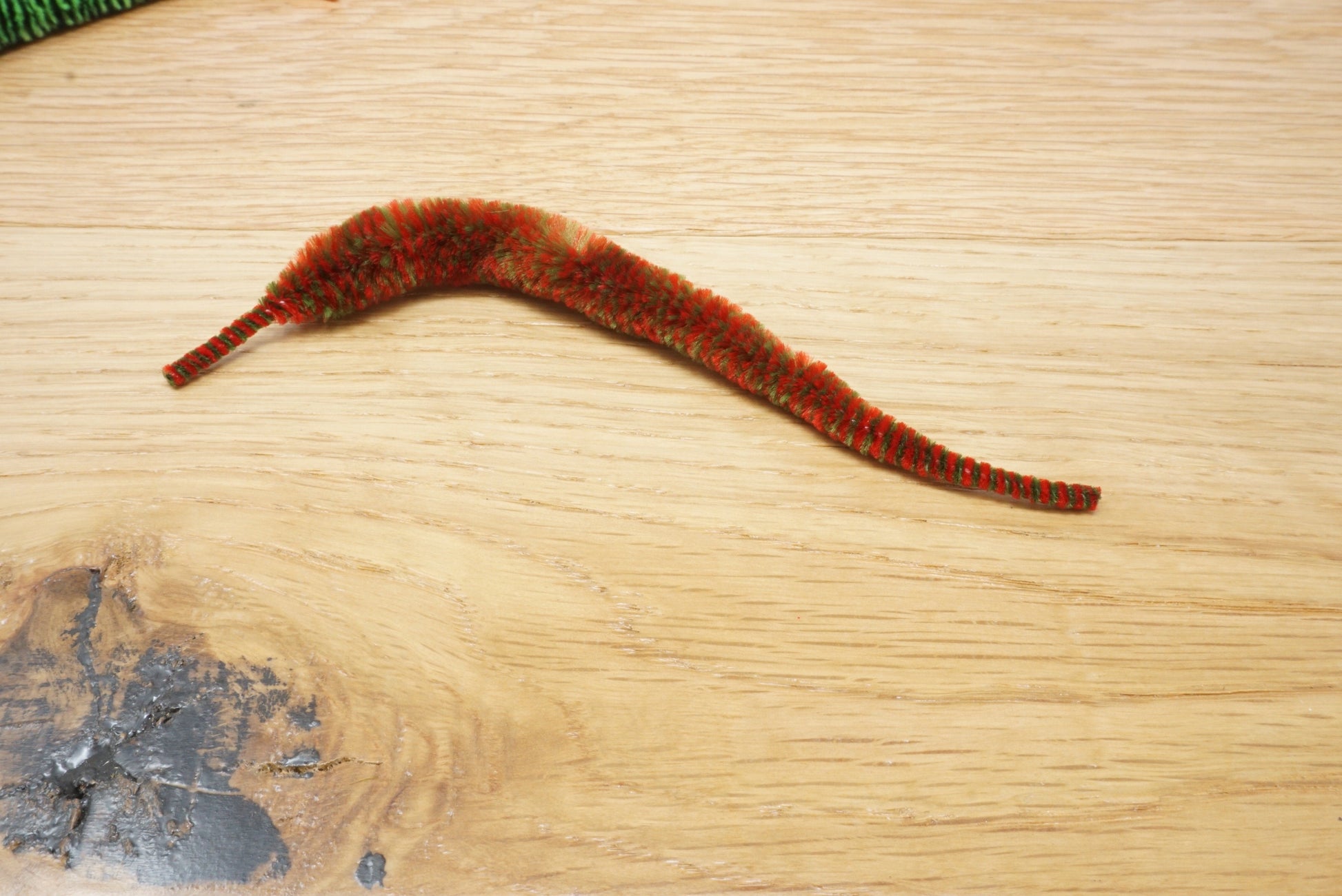 Mangums Variegated Tails Olive/Red